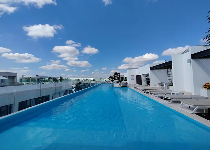 New & Equipped Steps From The With Pool Jacuzzi By Yeah *